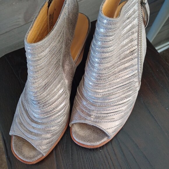 Paul Green Tan Color, Leather Peep Toe Heels; Size 7 - Picture 1 of 5